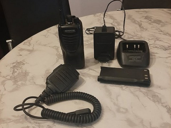 Ручная рация Kenwood