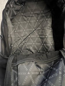 Рюкзак Guess (8 фото из 9)