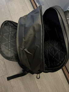 Рюкзак Guess (5 фото из 9)