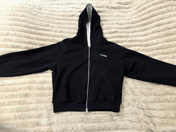 Corteiz (CRTZ) zip hoodie.