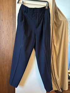Müüa kasutatud naist pükskostüüm(jakk -L suur, puksid-eur 38 (2 foto / 3)