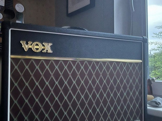Усилитель VOX AC15vr для гитары.