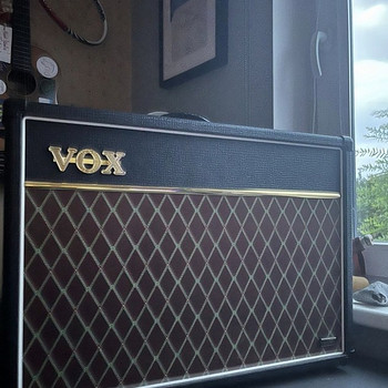 VOX AC15vr võimendi kitarrile.