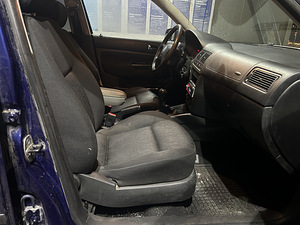 Продаю автомобиль марки Wolkswagen golf 2004 года (7 фото из 15)
