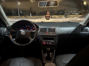 Продаю автомобиль марки Wolkswagen golf 2004 года (10 фото из 15)