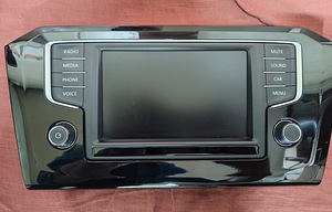 VW passat b8, SKODA, ЭКРАН / РАДИО. (1 фото из 3)