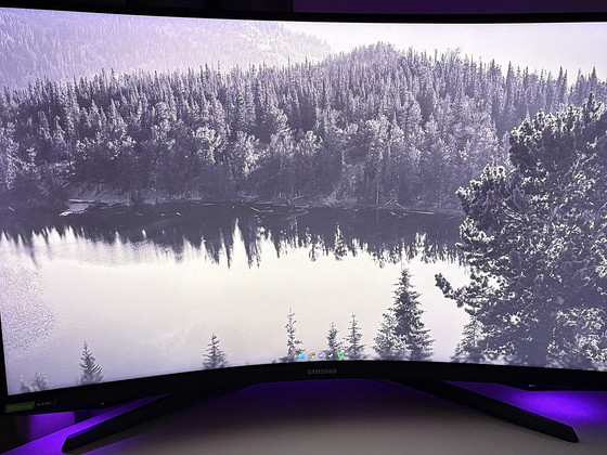 32" 2K Odyssey G7 Curved Gaming Monitor (240Hz)