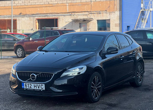 VOLVO V40 (2 фото из 8)