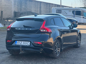 VOLVO V40 (3 фото из 8)