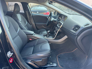 VOLVO V40 (6 фото из 8)