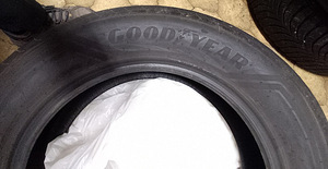 Шины 4 шт. GOODYEAR 235 / 65 / 18 летние (4 фото из 5)