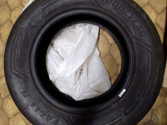 Шины 4 шт. GOODYEAR 235 / 65 / 18 летние