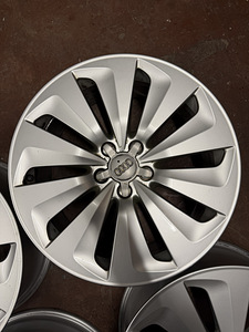 19" оригинальные диски Audi 5x112 (2 фото из 9)