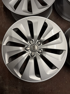 19" оригинальные диски Audi 5x112 (3 фото из 9)