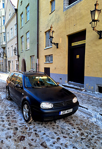 Volkswagen Golf 4 Variant (3 фото из 9)