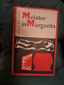 Книги (10 фото из 10)