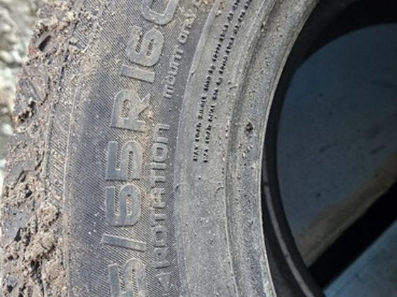 Продаются шипованные шины 215/65/16c