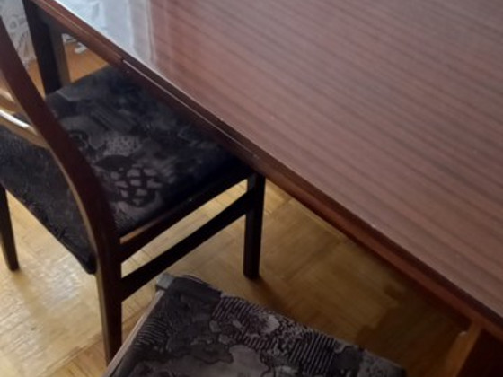 Läikiv laud