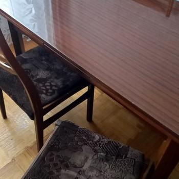Стол лакированный