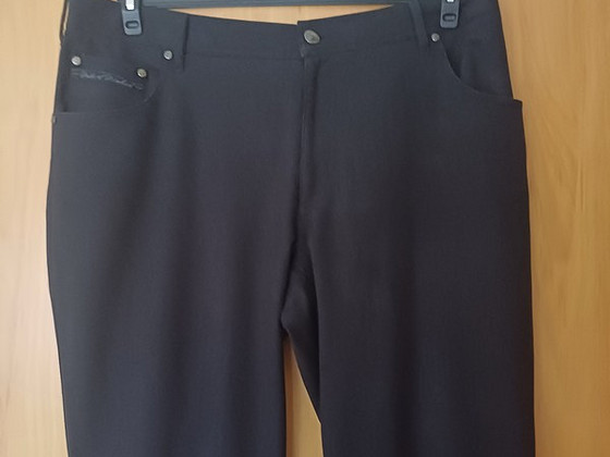 Mustad viisakad viigipüksid