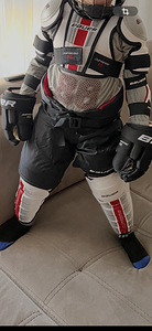 Комплект для хоккеиста Bauer возраст от 4-6 лет(18-27кг) (4 фото из 9)