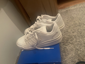 Adidas Originals (1 foto / 3)