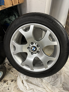 Комплект колес (2 фото из 3)