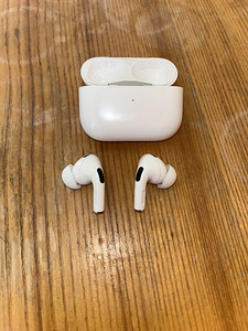Apple Airpods pro 2, оригинал (2 фото из 3)