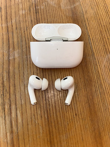 Apple Airpods pro 2, оригинал (3 фото из 3)