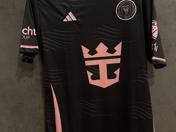Футболка Messi adidas в чёрно-розовом цвете