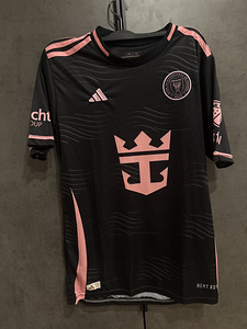 Messi adidas must-roosa särk (1 foto / 1)