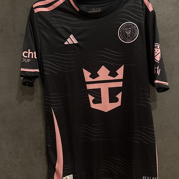 Футболка Messi adidas в чёрно-розовом цвете