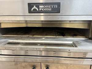 Gaasi Pizzaahi Moretti Forni, koos soojakapiga (2 foto / 2)
