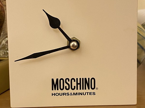 Настольные часы Moschino