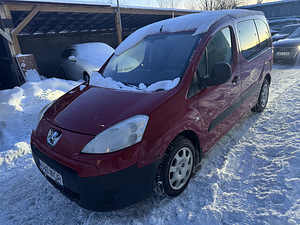 Peugeot partner на запчасти (1 фото из 8)