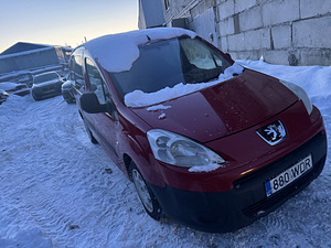 Peugeot partner на запчасти (3 фото из 8)