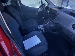 Peugeot partner на запчасти (7 фото из 8)