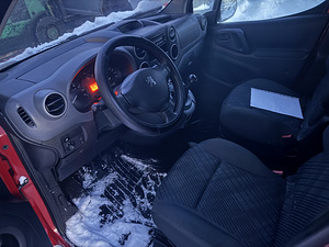 Peugeot partner на запчасти (8 фото из 8)