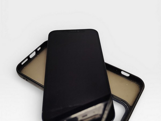 Telefon Iphone 12 64GB, AKU 78% + Kaane