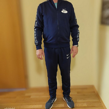 Продается мужской темно-синий спортивный костюм NIKE размера