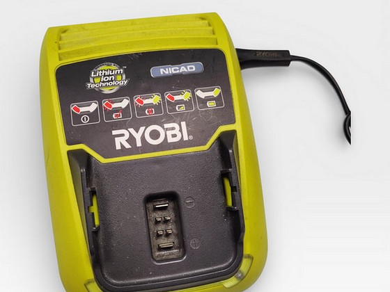 Laadija Ryobi C120D