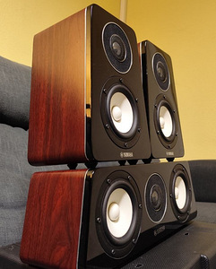 Yamaha HiFi объемные колонки (1 фото из 3)