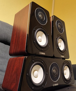 Yamaha HiFi объемные колонки (2 фото из 3)