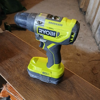 Аккумуляторная дрель Ryobi