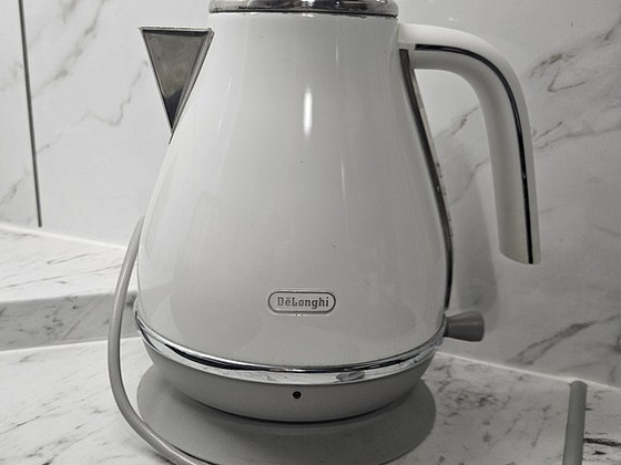 Elektriline veekeetja DeLonghi