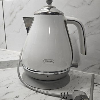 Elektriline veekeetja DeLonghi