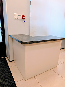 Töölaud ilusalongi või kontorisse (admini laud / reception ) (1 foto / 3)
