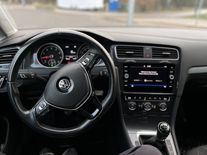 Volkswagen Golf 1.5 96кВ (5 фото из 8)