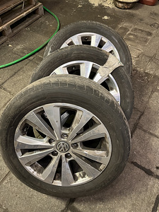 Volkswagen Golf 1.5 96кВ (8 фото из 8)
