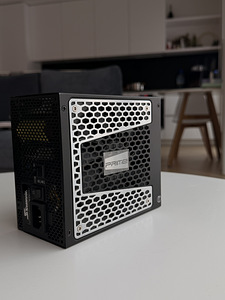 Seasonic PRIME GX-1300 (7 фото из 8)